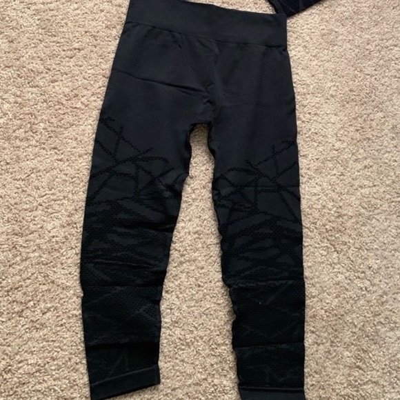 Fabletics Outfit - Picture 2 of 3